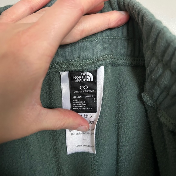 The North Face women’s Evolution Forest Green Wide Leg Fleece Sweatpant Joggers - Picture 4 of 5